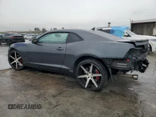 2010 Chevrolet Camaro 2SS z VIN 2G1FT1EW1A9140384, wystawiony jako Copart lot #47317085 z przebiegiem 138 244 mil mil oraz Szkody całkowita. Historia ofert i sprzedaży dostępna na DreamBid. Obrazek 2.