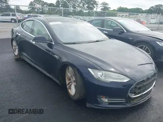 2013 Tesla Model S z VIN 5YJSA1DN8DFP04374, wystawiony jako IAAI lot #42195725 z przebiegiem Nie podano mil oraz . Historia ofert i sprzedaży dostępna na DreamBid. Obrazek 1.
