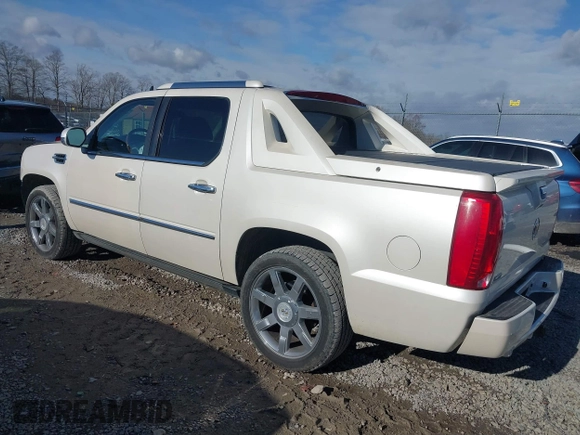 2011 Cadillac Escalade EXT Luxury with VIN 3GYT4MEF3BG221610, listed as a IAAI auction lot 40902182 with 81,580 mi miles. Bid and sale history available at carsss.com. Image 3.