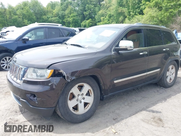 2011 Jeep Grand Cherokee Overland z VIN 1J4RR6GT2BC700758, wystawiony jako IAAI lot #42260235 z przebiegiem 98 609 mil mil oraz . Historia ofert i sprzedaży dostępna na DreamBid. Obrazek 2.