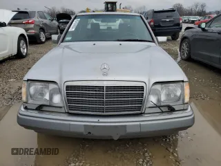 1995 Mercedes-Benz E Class with VIN WDBEA32EXSC211428, listed as a Copart auction lot 85424004 with 95,411 mi miles and Clean Title. Bid and sale history available at carsss.com. Image 5.