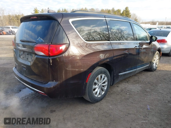 2017 Chrysler Pacifica Touring L z VIN 2C4RC1BG0HR526659, wystawiony jako IAAI lot #41752301 z przebiegiem 181 433 mil mil oraz . Historia ofert i sprzedaży dostępna na DreamBid. Obrazek 4.