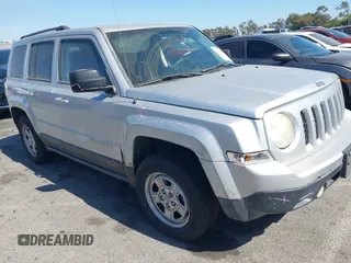 2013 Jeep Patriot Sport z VIN 1C4NJPBA7DD272433, wystawiony jako IAAI lot #42333558 z przebiegiem 104 150 mil mil oraz . Historia ofert i sprzedaży dostępna na DreamBid. Obrazek 1.