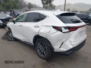 2024 Lexus NX 250 Premium z VIN JTJGDCAZ2R5022080, wystawiony jako IAAI lot #42020862 z przebiegiem 9922 mil mil oraz . Historia ofert i sprzedaży dostępna na DreamBid. Obrazek 3.