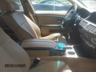 2008 BMW 7 Series 750Li with VIN WBAHN83548DT81010, listed as a IAAI auction lot 42258735 with Not provided miles and . Bid and sale history available at DreamBid. Image 5.