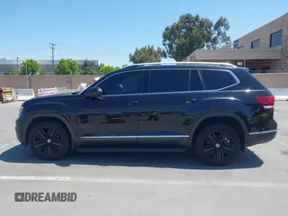 2018 Volkswagen Atlas SEL Premium with VIN 1V2NR2CA2JC567904, listed as a IAAI auction lot 42405371 with 113,662 mi miles and . Bid and sale history available at DreamBid. Image 14.