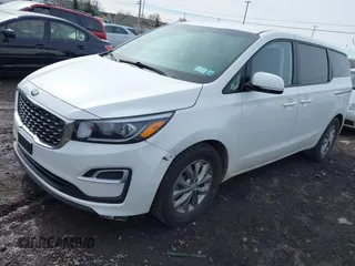 2021 Kia Sedona LX with VIN KNDMB5C13M6668648, listed as a IAAI auction lot 41785324 with 52,301 mi miles. Bid and sale history available at carsss.com. Image 17.