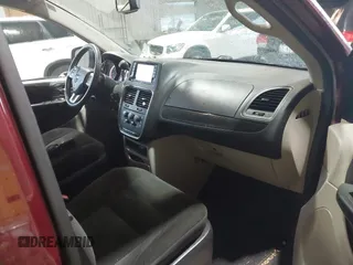 2017 Dodge Grand Caravan SE z VIN 2C4RDGBG7HR865810, wystawiony jako IAAI lot #42414604 z przebiegiem 116 642 mil mil oraz . Historia ofert i sprzedaży dostępna na DreamBid. Obrazek 5.