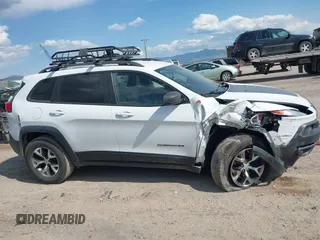 2017 Jeep Cherokee Trailhawk L Plus z VIN 1C4PJMBS9HD238905, wystawiony jako IAAI lot #42381268 z przebiegiem 130 535 mil mil oraz . Historia ofert i sprzedaży dostępna na DreamBid. Obrazek 14.