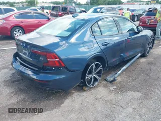 2024 Volvo S60 Plus Dark Theme z VIN 7JRL12TLXRG294640, wystawiony jako IAAI lot #42207466 z przebiegiem 23 304 mil mil oraz . Historia ofert i sprzedaży dostępna na DreamBid. Obrazek 4.