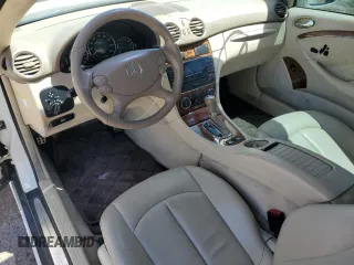 2007 Mercedes-Benz CLK 550 z VIN WDBTK72F97F222236, wystawiony jako Copart lot #60231835 z przebiegiem 123 549 mil mil oraz Czysty tytuł • Clean title. Historia ofert i sprzedaży dostępna na DreamBid. Obrazek 8.
