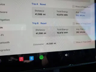 2022 Tesla Model Y Long Range z VIN 7SAYGDEE1NF435518, wystawiony jako Copart lot #48848535 z przebiegiem 41 586 mil mil oraz Szkody całkowita. Historia ofert i sprzedaży dostępna na DreamBid. Obrazek 9.
