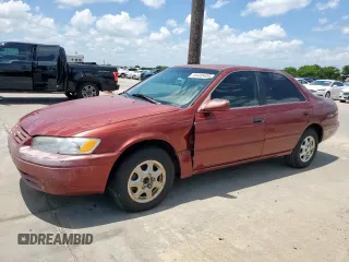 1999 Toyota Camry LE z VIN 4T1BG22KXXU421933, wystawiony jako Copart lot #64495455 z przebiegiem 169 663 mil mil oraz Czysty tytuł • Clean title. Historia ofert i sprzedaży dostępna na DreamBid. Obrazek 1.