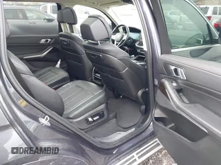 2020 BMW X7 xDrive40i z VIN 5UXCW2C03L9B38605, wystawiony jako IAAI lot #42026801 z przebiegiem 82 394 mil mil oraz . Historia ofert i sprzedaży dostępna na DreamBid. Obrazek 8.