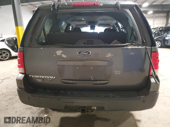 2004 Ford Expedition XLT z VIN 1FMFU16W04LA70081, wystawiony jako Copart lot #55637635 z przebiegiem 268 539 mil mil oraz Szkody całkowita. Historia ofert i sprzedaży dostępna na DreamBid. Obrazek 6.