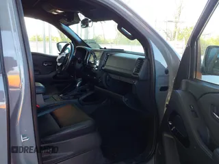 2022 Nissan Frontier SV z VIN 1N6ED1EK5NN685565, wystawiony jako IAAI lot #42091479 z przebiegiem 61 914 mil mil oraz . Historia ofert i sprzedaży dostępna na DreamBid. Obrazek 5.