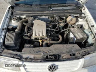 1998 Volkswagen Jetta z VIN 3VWVA81H4WM127083, wystawiony jako Copart lot #88396925 z przebiegiem 192 757 mil mil oraz Szkoda całkowita • Salvage title. Historia ofert i sprzedaży dostępna na DreamBid. Obrazek 11.