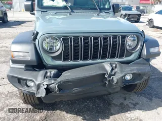 2024 Jeep Wrangler Willys с VIN 1C4PJXDG8RW334590, выставлен на аукционе IAAI как лот 42483813 с пробегом 8 575 миль миль и . История ставок и продаж доступна на DreamBid. Изображение 6.