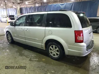 2010 Chrysler Town & Country Touring Plus z VIN 2A4RR8DX8AR414616, wystawiony jako Copart lot #52289845 z przebiegiem 211 759 mil mil oraz Czysty tytuł • Clean title. Historia ofert i sprzedaży dostępna na DreamBid. Obrazek 2.