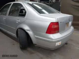 2000 Volkswagen New Jetta GL with VIN 3VWRF29M9YM024990, listed as a IAAI auction lot 41891273 with 204,016 mi miles. Bid and sale history available at carsss.com. Image 6.