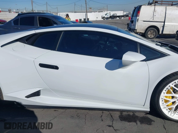 2015 Lamborghini Huracan z VIN ZHWUC1ZF8FLA03249, wystawiony jako IAAI lot #40731247 z przebiegiem 11 871 mil mil oraz . Historia ofert i sprzedaży dostępna na DreamBid. Obrazek 14.