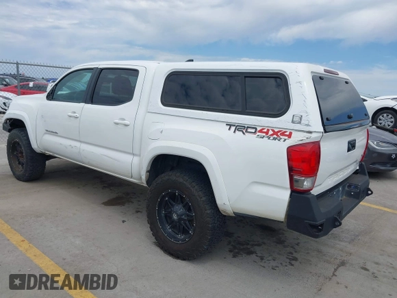 2017 Toyota Tacoma SR5 z VIN 5TFCZ5ANXHX065886, wystawiony jako IAAI lot #42308228 z przebiegiem 294 931 mil mil oraz . Historia ofert i sprzedaży dostępna na DreamBid. Obrazek 3.