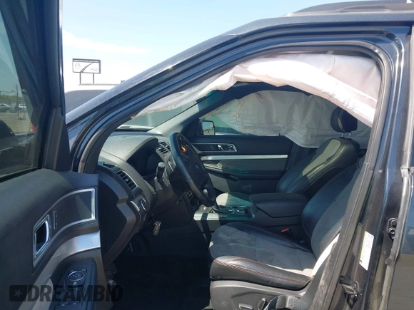2017 Ford Explorer XLT z VIN 1FM5K8D8XHGA86463, wystawiony jako IAAI lot #42043922 z przebiegiem 83 025 mil mil oraz . Historia ofert i sprzedaży dostępna na DreamBid. Obrazek 5.