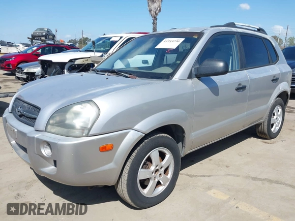 2005 Hyundai Tucson GL with VIN KM8JM12B95U097899, listed as a IAAI auction lot 41953290 with 111,090 mi miles. Bid and sale history available at carsss.com. Image 2.