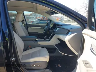 2017 Cadillac XT5 Premium Luxury FWD z VIN 1GYKNCRS8HZ127001, wystawiony jako IAAI lot #41698197 z przebiegiem 120 978 mil mil oraz . Historia ofert i sprzedaży dostępna na DreamBid. Obrazek 5.
