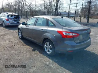 2013 Ford Focus SE with VIN 1FADP3F26DL135579, listed as a IAAI auction lot 41951255 with 100,000 mi miles and . Bid and sale history available at carsss.com. Image 3.