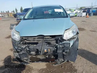 2014 Ford Focus Electric z VIN 1FADP3R41EL238035, wystawiony jako IAAI lot #41975546 z przebiegiem 72 873 mil mil oraz . Historia ofert i sprzedaży dostępna na DreamBid. Obrazek 13.