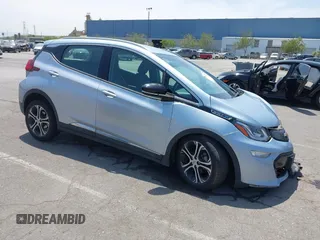2017 Chevrolet Bolt EV Premier z VIN 1G1FX6S05H4141097, wystawiony jako IAAI lot #42164351 z przebiegiem 93 210 mil mil oraz . Historia ofert i sprzedaży dostępna na DreamBid. Obrazek 1.