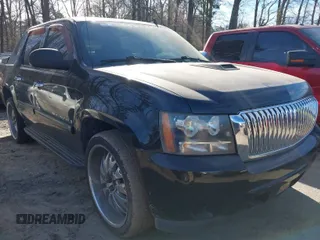 2008 Chevrolet Avalanche LTZ z VIN 3GNEC12J78G240914, wystawiony jako IAAI lot #41778672 z przebiegiem 196 734 mil mil oraz . Historia ofert i sprzedaży dostępna na DreamBid. Obrazek 1.