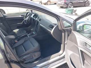 2017 Volkswagen Golf S z VIN 3VWH17AU8HM531138, wystawiony jako IAAI lot #41924960 z przebiegiem 85 921 mil mil oraz . Historia ofert i sprzedaży dostępna na DreamBid. Obrazek 5.