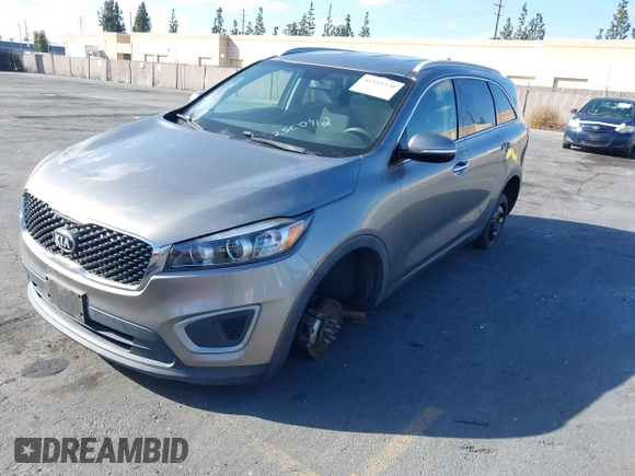 2018 Kia Sorento LX with VIN 5XYPG4A38JG338364, listed as a IAAI auction lot 41555370 with 73,883 mi miles. Bid and sale history available at carsss.com. Image 2.