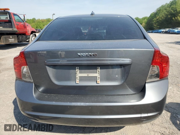 2008 Volvo S40 2.4L z VIN YV1MS382282382674, wystawiony jako Copart lot #55022625 z przebiegiem 116 132 mil mil oraz Szkoda całkowita • Salvage title. Historia ofert i sprzedaży dostępna na DreamBid. Obrazek 6.