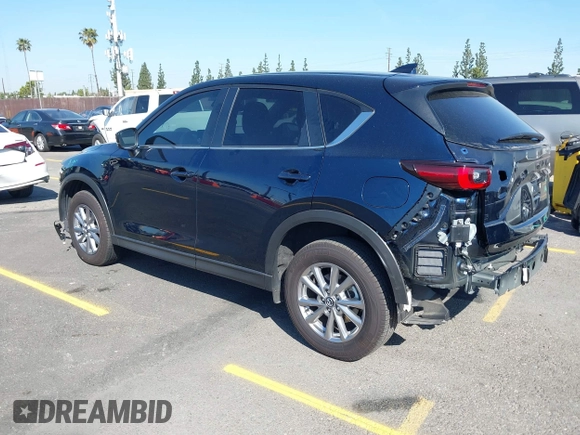 2023 Mazda CX-5 S Carbon Edition z VIN JM3KFBCM7P0197669, wystawiony jako IAAI lot #41992110 z przebiegiem 15 476 mil mil oraz . Historia ofert i sprzedaży dostępna na DreamBid. Obrazek 3.