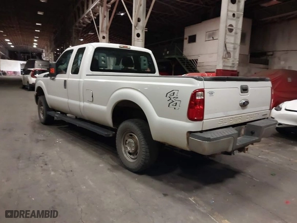 2015 Ford Super Duty F-250 SRW XLT with VIN 1FT7X2B60FEB13045, listed as a IAAI auction lot 41986898 with 299,377 mi miles. Bid and sale history available at carsss.com. Image 3.