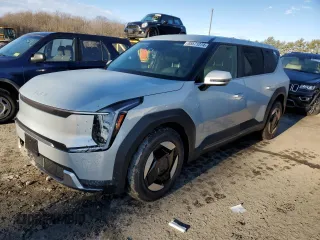 2024 Kia EV9 Light Long Range with VIN KNDAB5S19R6037382, listed as a Copart auction lot 85571274 with 3,123 mi miles and Salvage Title. Bid and sale history available at carsss.com. Image 1.