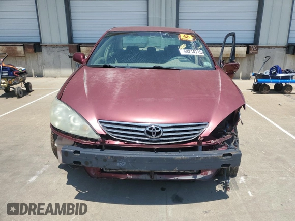 2005 Toyota Camry STD z VIN 4T1BE32K85U429361, wystawiony jako Copart lot #59214715 z przebiegiem 284 988 mil mil oraz Nie do naprawy • Non repairable. Historia ofert i sprzedaży dostępna na DreamBid. Obrazek 5.