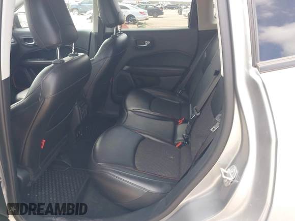 2020 Jeep Compass Trailhawk z VIN 3C4NJDDB5LT171727, wystawiony jako IAAI lot #41844523 z przebiegiem 103 952 mil mil oraz . Historia ofert i sprzedaży dostępna na DreamBid. Obrazek 8.