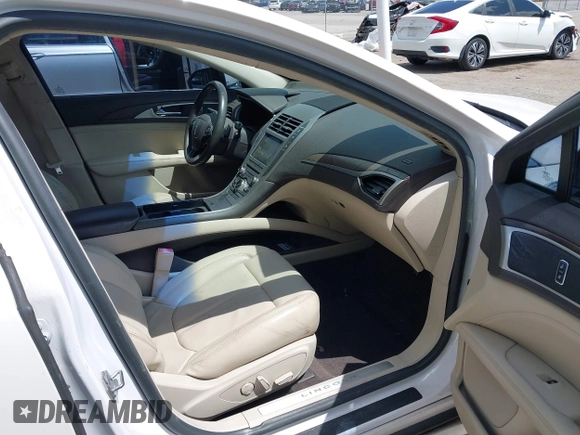 2017 Lincoln MKZ Select z VIN 3LN6L5C98HR607862, wystawiony jako IAAI lot #42072856 z przebiegiem 37 357 mil mil oraz . Historia ofert i sprzedaży dostępna na DreamBid. Obrazek 5.
