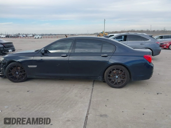 2012 BMW 7 Series 750Li with VIN WBAKB8C50CC963330, listed as a IAAI auction lot 41286275 with 186,335 mi miles. Bid and sale history available at carsss.com. Image 14.