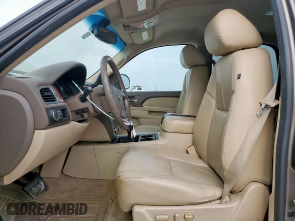 2011 GMC Yukon SLT z VIN 1GKS1CE01BR359134, wystawiony jako Copart lot #53693295 z przebiegiem 95 060 mil mil oraz Szkoda całkowita • Salvage title. Historia ofert i sprzedaży dostępna na DreamBid. Obrazek 7.