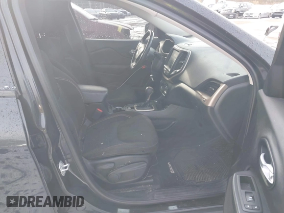 2016 Jeep Cherokee Latitude with VIN 1C4PJMCS1GW326557, listed as a IAAI auction lot 41474801 with 207,805 mi miles. Bid and sale history available at carsss.com. Image 5.