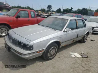1987 Oldsmobile Cutlass z VIN 2G3AJ51R1H9360794, wystawiony jako Copart lot #69714324 z przebiegiem 102 981 mil mil oraz Tytuł czysty. Historia ofert i sprzedaży dostępna na DreamBid. Obrazek 1.