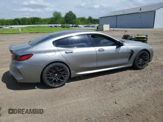 2022 BMW M8 Competition z VIN WBSGV0C08NCH61825, wystawiony jako Copart lot #57515605 z przebiegiem 56 046 mil mil oraz Tytuł czysty. Historia ofert i sprzedaży dostępna na DreamBid. Obrazek 3.