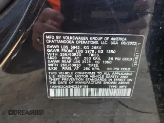 2022 Volkswagen Atlas SE z VIN 1V2HE2CA3NC226199, wystawiony jako Copart lot #58964475 z przebiegiem 40 891 mil mil oraz Nie do naprawy. Historia ofert i sprzedaży dostępna na DreamBid. Obrazek 13.
