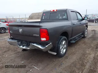 2018 Ram 1500 Big Horn z VIN 3C6RR7LG2JG235342, wystawiony jako IAAI lot #41475568 z przebiegiem 103 804 mil mil oraz . Historia ofert i sprzedaży dostępna na DreamBid. Obrazek 4.