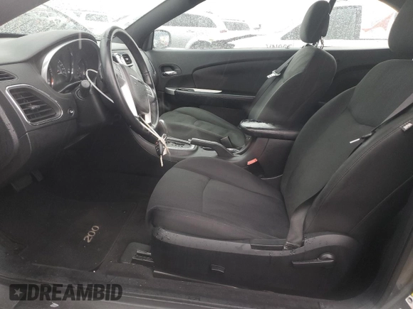 2011 Chrysler 200 Touring z VIN 1C3BC2EG1BN614034, wystawiony jako Copart lot #43150375 z przebiegiem 84 390 mil mil oraz Szkoda całkowita • Salvage title. Historia ofert i sprzedaży dostępna na DreamBid. Obrazek 7.